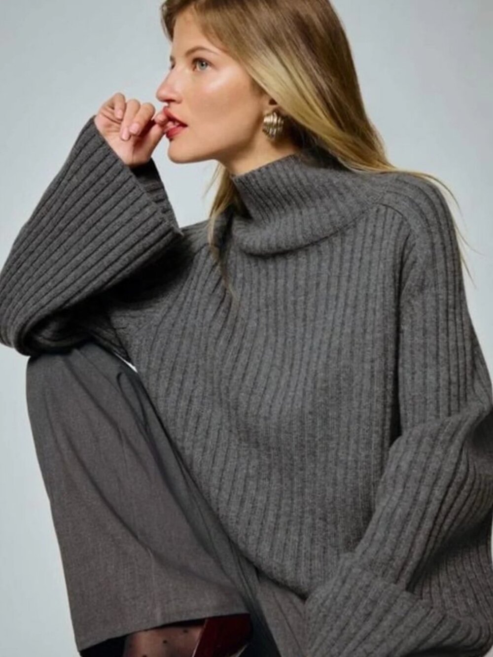 Reformation Brooke Cashmere Cropped Turtleneck in Thunder Gray